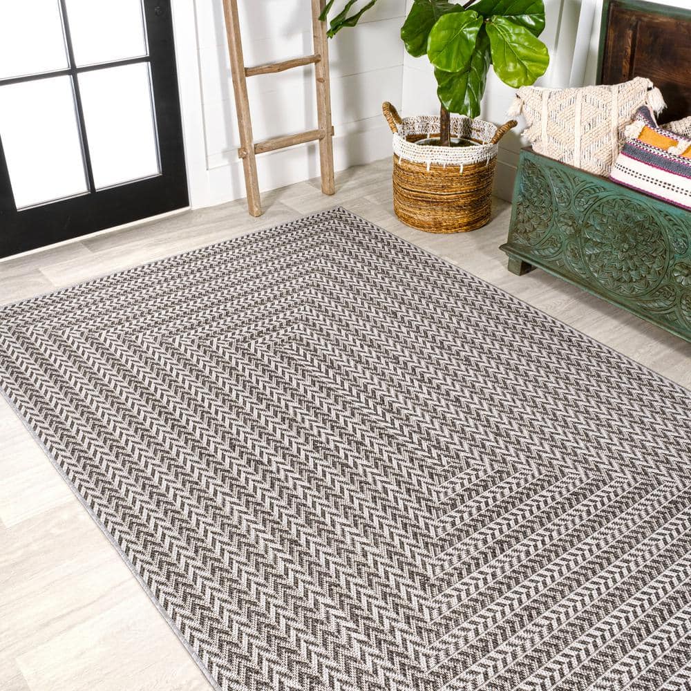 4' x 6' Black and Light Gray Geometric Synthetic Area Rug