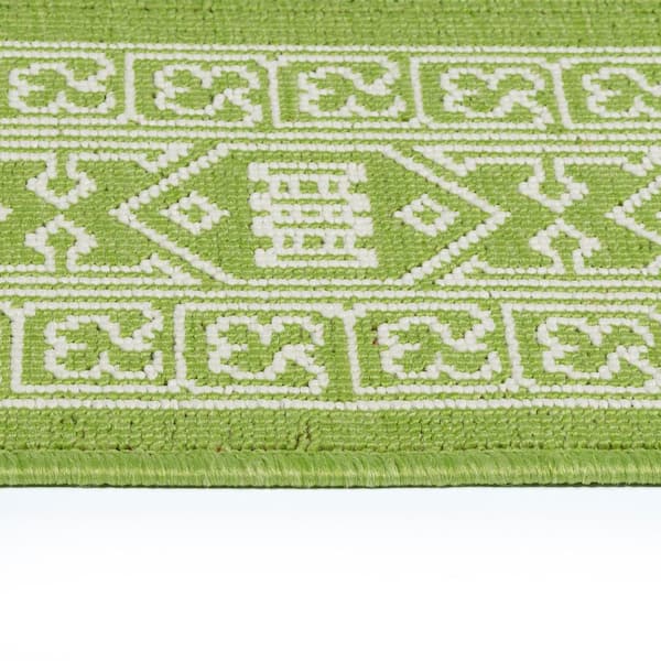 https://images.thdstatic.com/productImages/0377a09a-73c7-4da3-b664-a40faca127b6/svn/lime-green-kaleen-outdoor-rugs-aml06-96-2539-4f_600.jpg