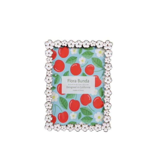 Flora Bunda Frame 4 x 6 White Alloy Daisy Edge Picture Frame