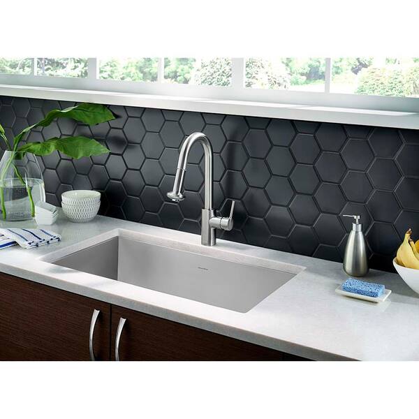 Memphis Single-Handle Pull-Down Sprayer Kitchen Faucet with 1.8 GPM in Stainless Steel