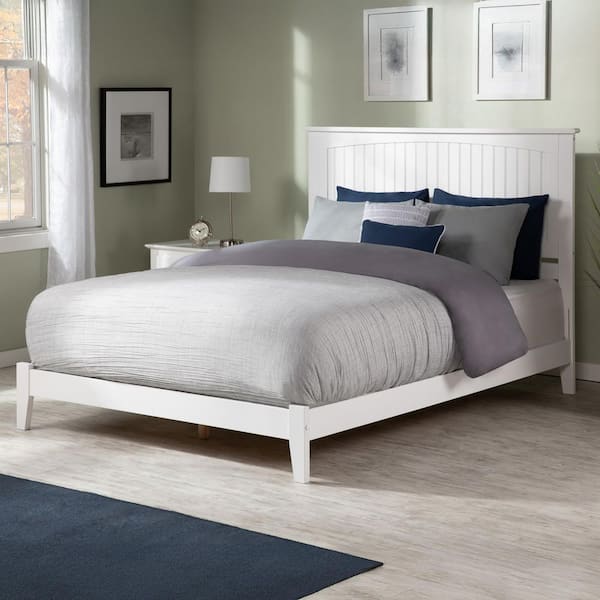 Nantucket Queen Traditional Bed in White