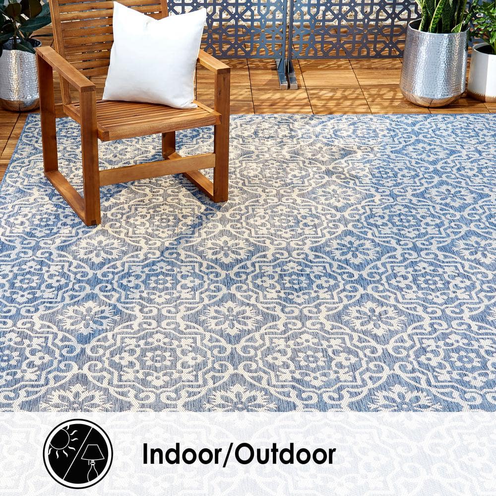 Danica Blue/Gray Geometric Medallion Indoor/Outdoor Rug