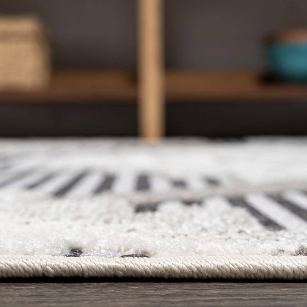 Modern Geometric Gray Synthetic 4'x6' Reversible Area Rug