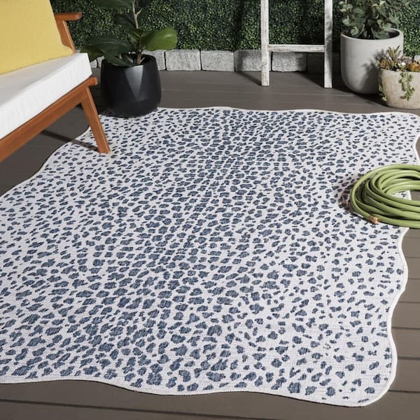 Courtyard 5 ft. x 8 ft. Ivory/Navy Animal Print Indoor/Outdoor Area Rug