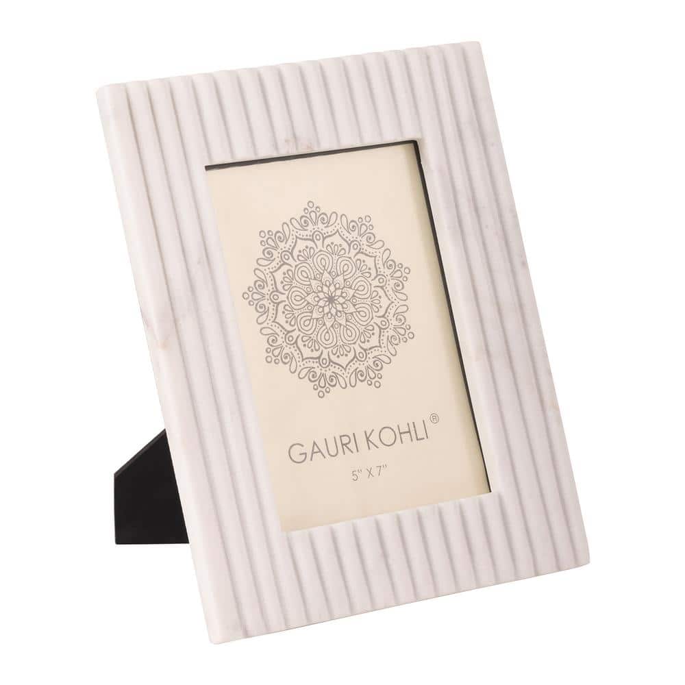Elegant White Ribbed Marble 5'' x 7'' Picture Frame
