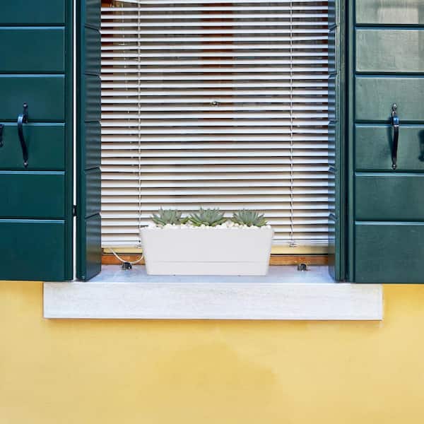 16 in. L x 3.8 in. W x 3.3 in. H 3qts. Drainage Modern Rectangle