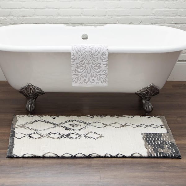 Sahara 27 in. x 45 in. Gray Machine Washable Polyester / Cotton Bath Mat
