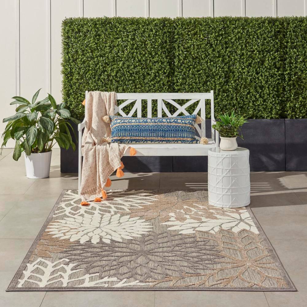 Handwoven Traditional Floral Medium Rug in Gray and Brown