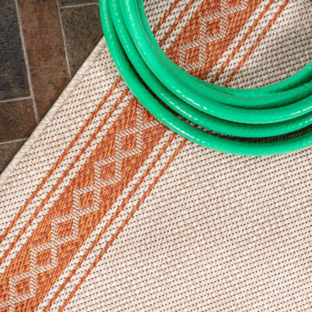 Modern Cream/Orange Geometric Indoor/Outdoor Synthetic Rug - 3' x 5'