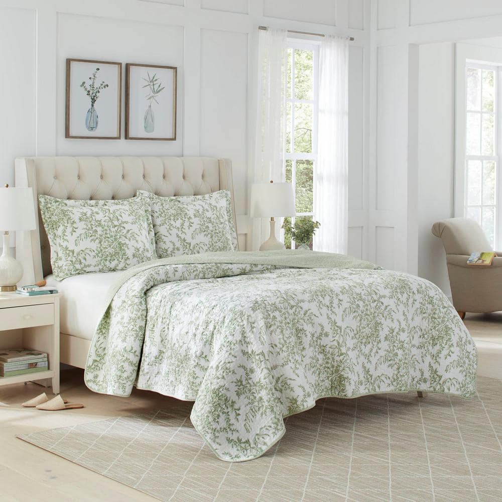 Bedford Green and White Cotton Reversible Quilt Set