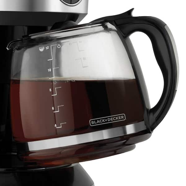 https://images.thdstatic.com/productImages/048b8427-f127-4487-9abd-9e2b8b9daaba/svn/stainless-steel-and-black-black-decker-drip-coffee-makers-985118635m-4f_600.jpg