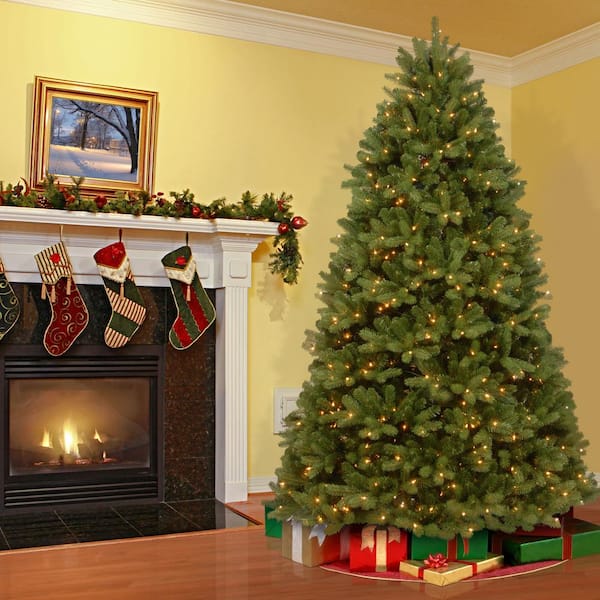 6 ft. Feel Real Newberry Spruce Hinged Tree with 600 Clear Lights