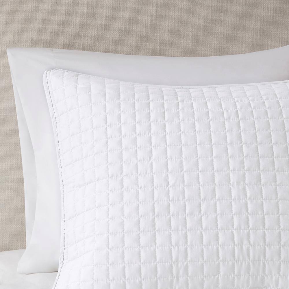 White King Microfiber Reversible Quilt Set