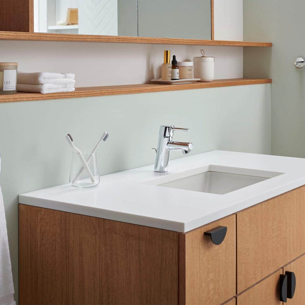 Brushed Nickel Modern Single Hole Bathroom Faucet