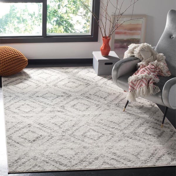 Adirondack Light Gray/Gray 8 ft. x 8 ft. Square Geometric Area Rug