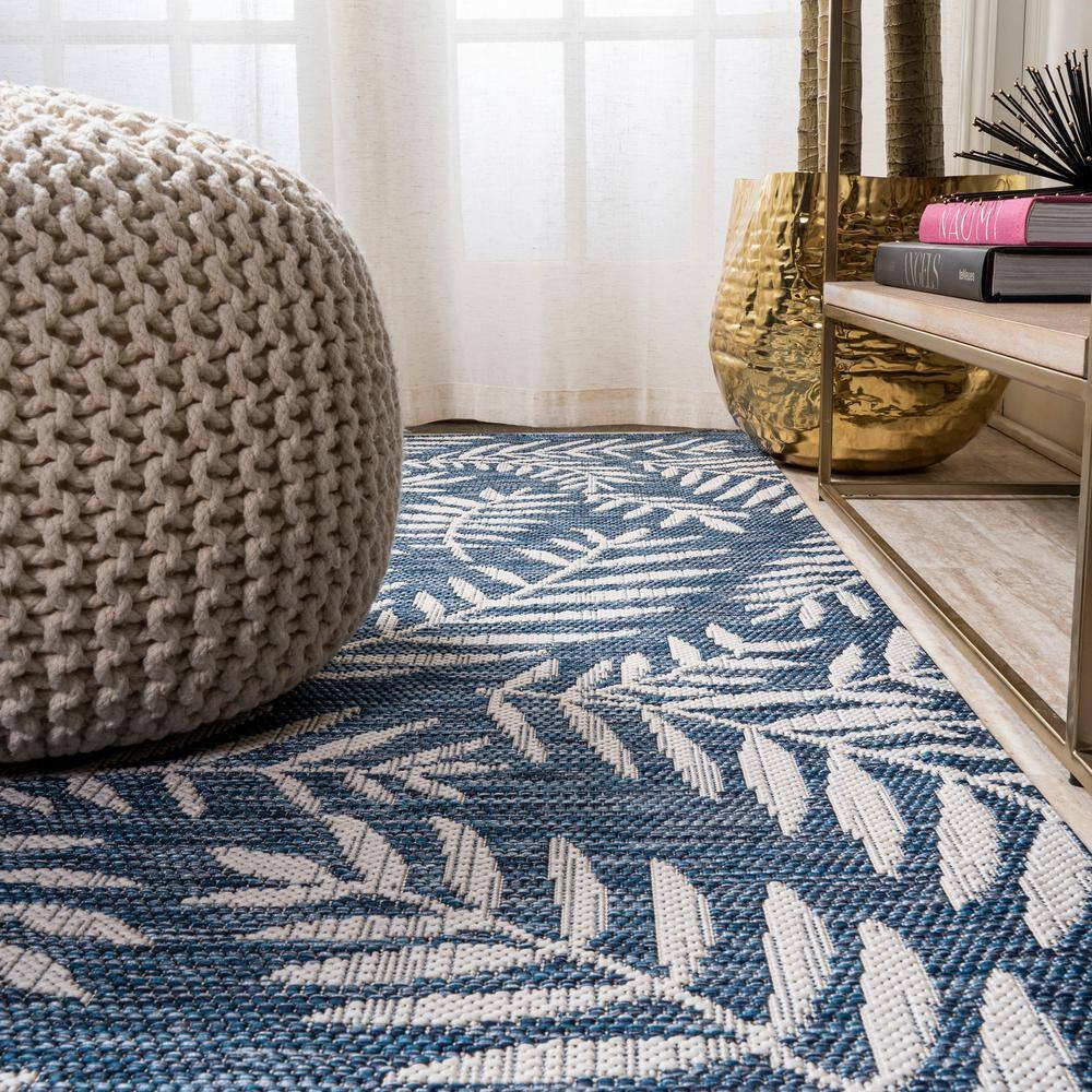 5' x 8' Navy and Ivory Palm Frond Indoor/Outdoor Area Rug
