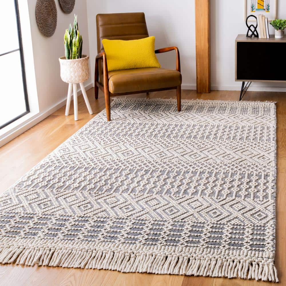 Natura 3 ft. x 5 ft. Ivory/Navy Geometric Tribal Area Rug price history on PriceWatchPro