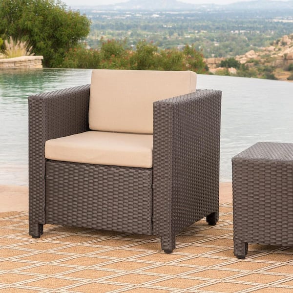 Coporesell Brown Rattan Outdoor Lounge Chair with Beige Cushions (1-Pack)