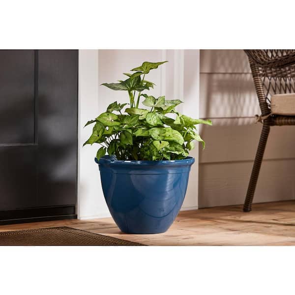 Lyla Medium Zaffer Blue Resin Lightweight Round Planter (13.7 in. L x 13.7 in. W x 10 in. H)