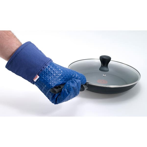 https://images.thdstatic.com/productImages/0515a62f-208c-438e-9107-f631ff952a1e/svn/ritz-oven-mitts-pot-holders-95018-31_600.jpg