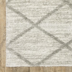4' X 6' Ivory And Grey Geometric Shag Power Loom Stain Resistant Area Rug