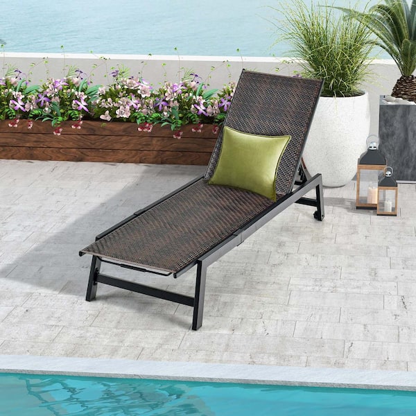 1-Piece Patio Galvanized Steel Outdoor Chaise Lounge with Wheels PE Rattan Recliner Chair
