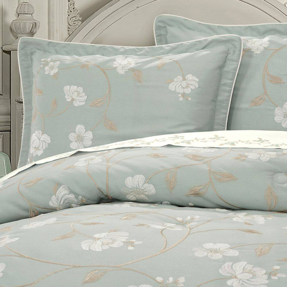 King White Floral Embroidered Bedspread Set