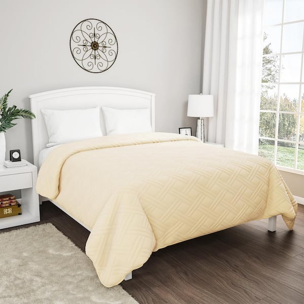 Lavish Home Solid Ivory Full/Queen Bed Quilt