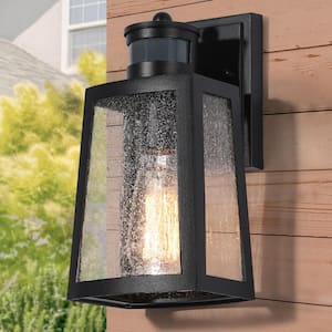 Modern Rustic Motion Sensor Outdoor Wall Light, 1-Light Transitional Black Outdoor Wall Sconce for Patio, Park, or Porch