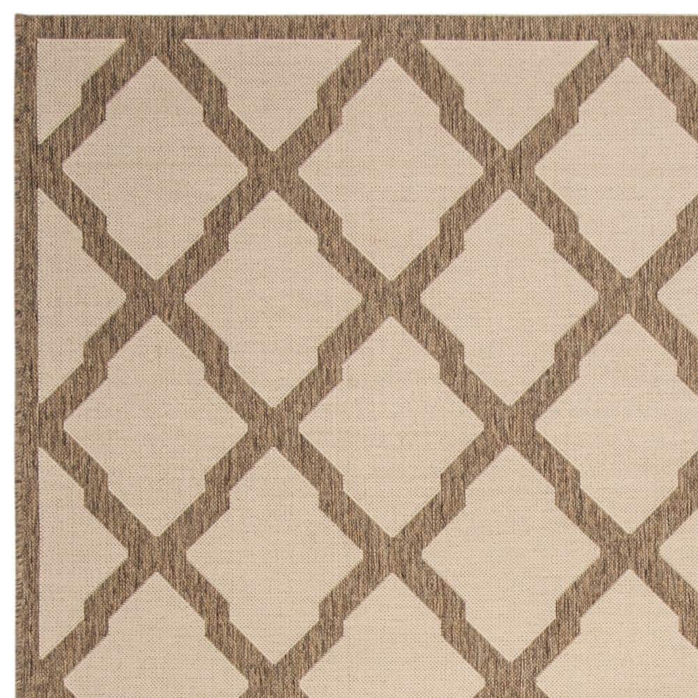 Cream and Beige Trellis Indoor/Outdoor Area Rug 8'6" x 12'