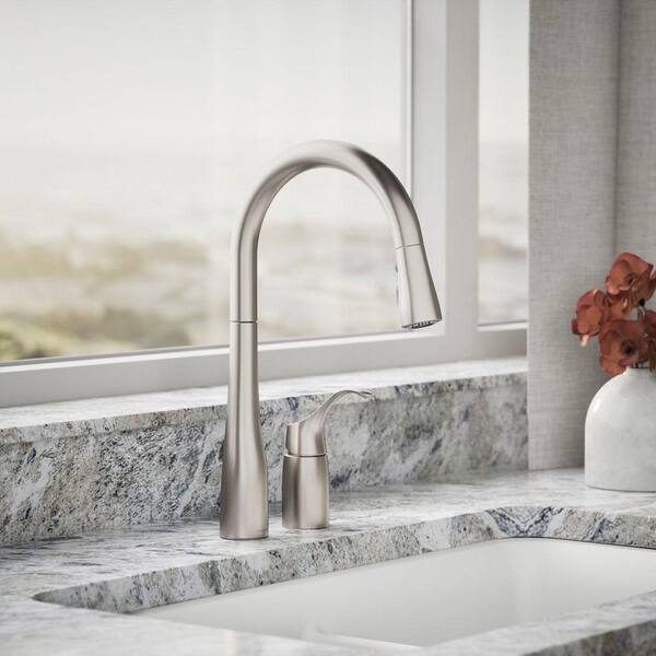 Simplice Single-Handle Pull-Down Sprayer Kitchen Faucet with DockNetik and Sweep Spray in Vibrant Stainless
