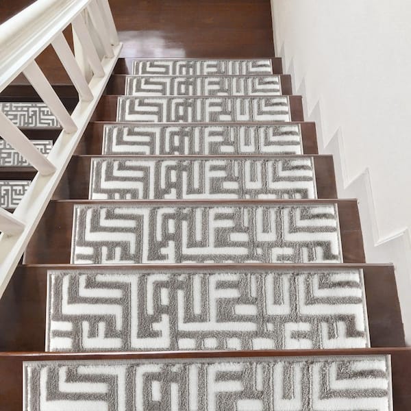 THE SOFIA RUGS Grey/White 9 in. x 28 in. Non-Slip Stair Tread Cover Polypropylene Latex Backing (Set of 14) Willow Stair Rugs