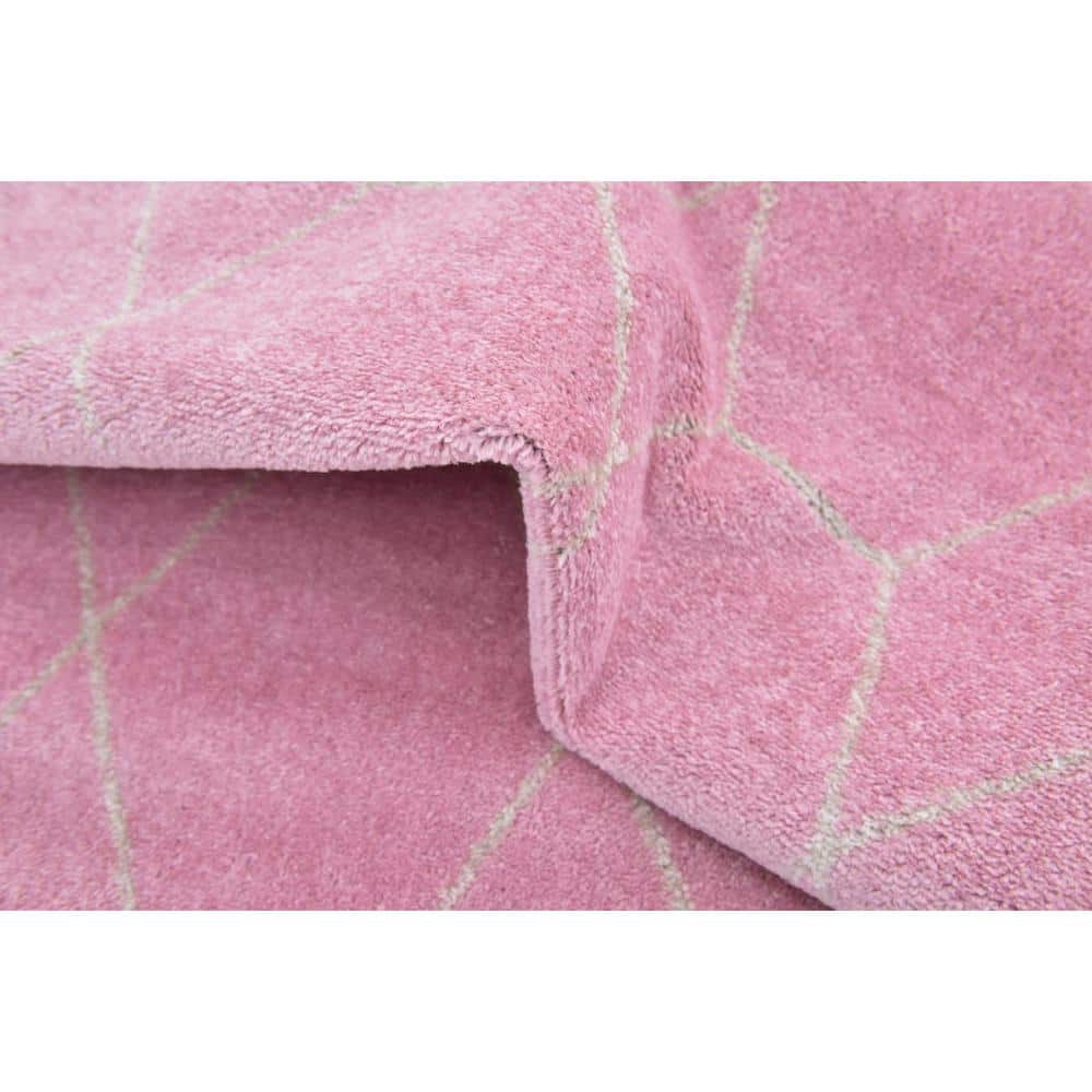 Light Pink 4' x 6' Rectangular Trellis Synthetic Area Rug