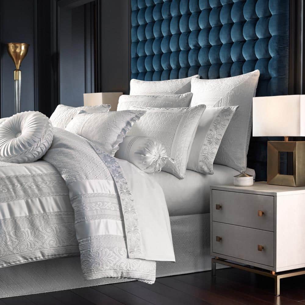 Becco White Jacquard Queen Comforter Set with Shams and Bedskirt