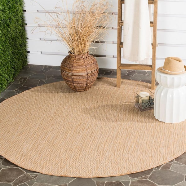 Courtyard Natural/Cream 10 ft. x 10 ft. Solid Color Chevron Indoor/Outdoor Round Area Rug