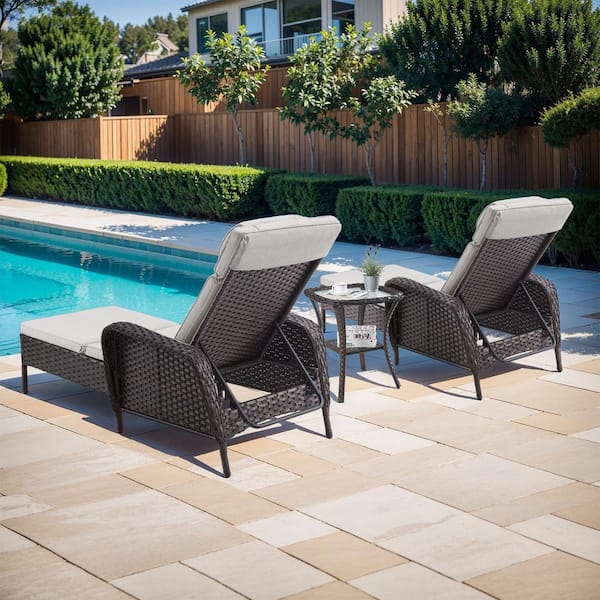 ArcoBay 3-Piece Brown Wicker Outdoor Chaise Lounge Rattan Chaise Lounge with Olefin Beige Cushions and Side Table