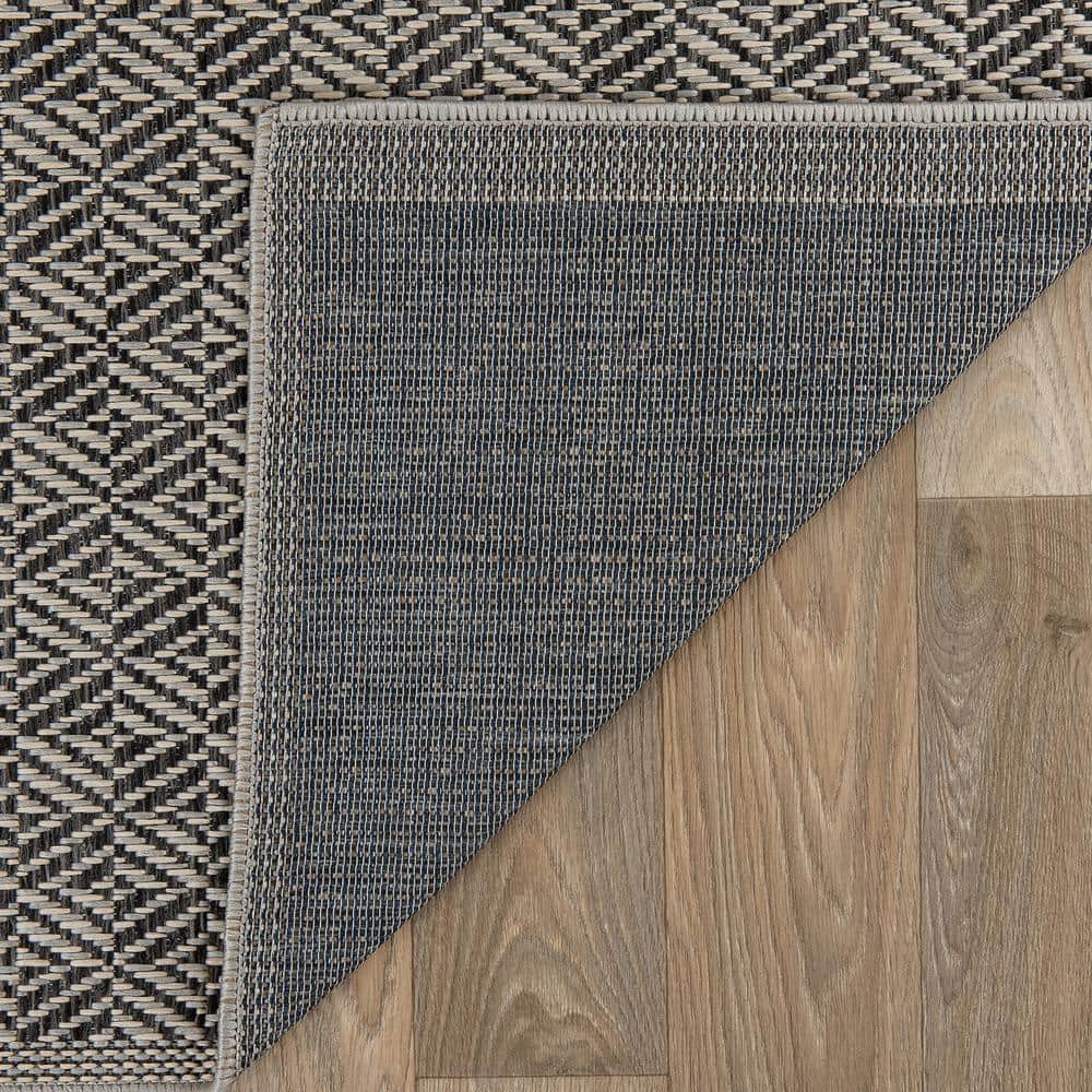 Geometric Flat Woven 5' x 7' Synthetic Indoor/Outdoor Rug