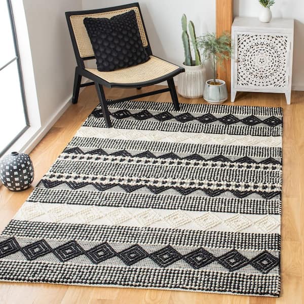 Natura 4 ft. x 6 ft. Black/Ivory Geometric Area Rug