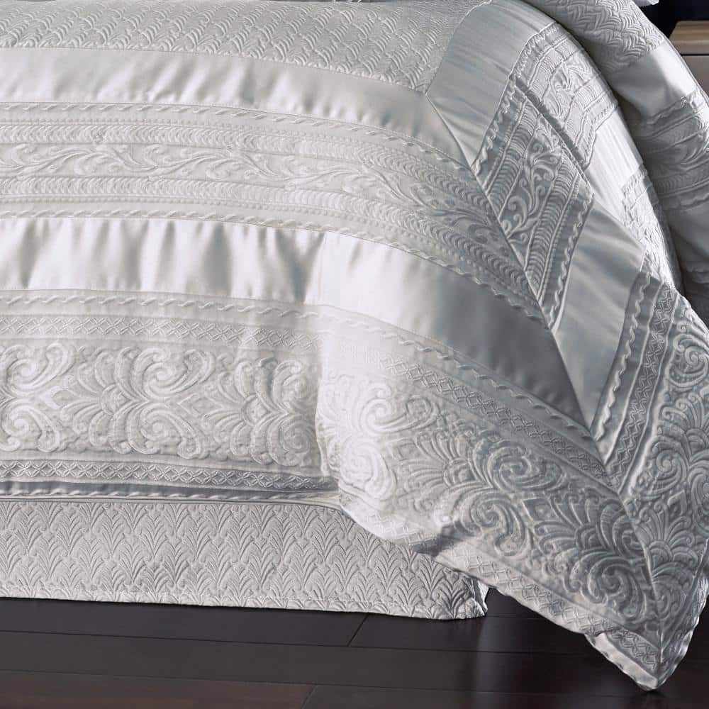 Becco White Jacquard Queen Comforter Set with Shams and Bedskirt