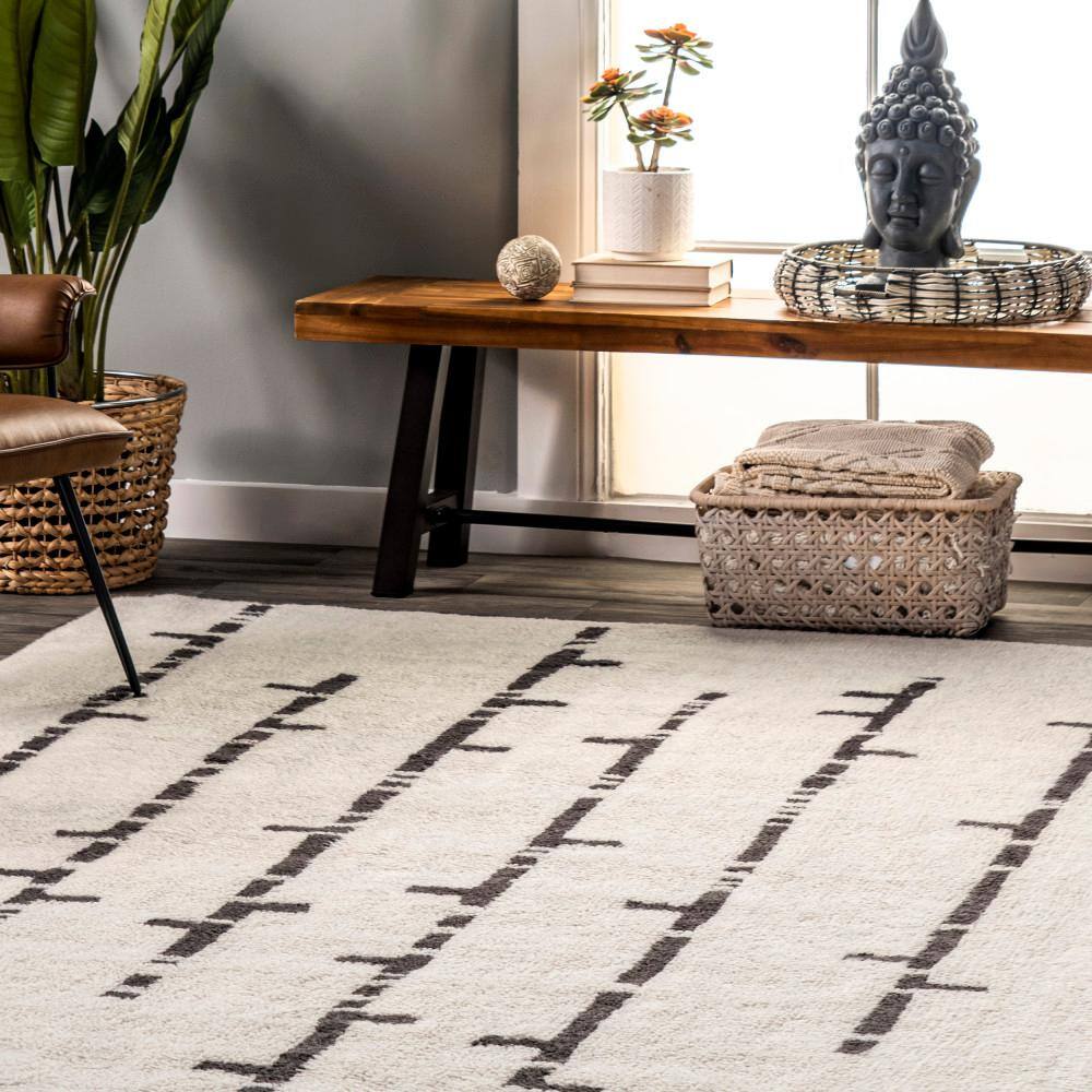 Ivory Stripe Handmade Wool 6' x 9' Easy-Care Area Rug