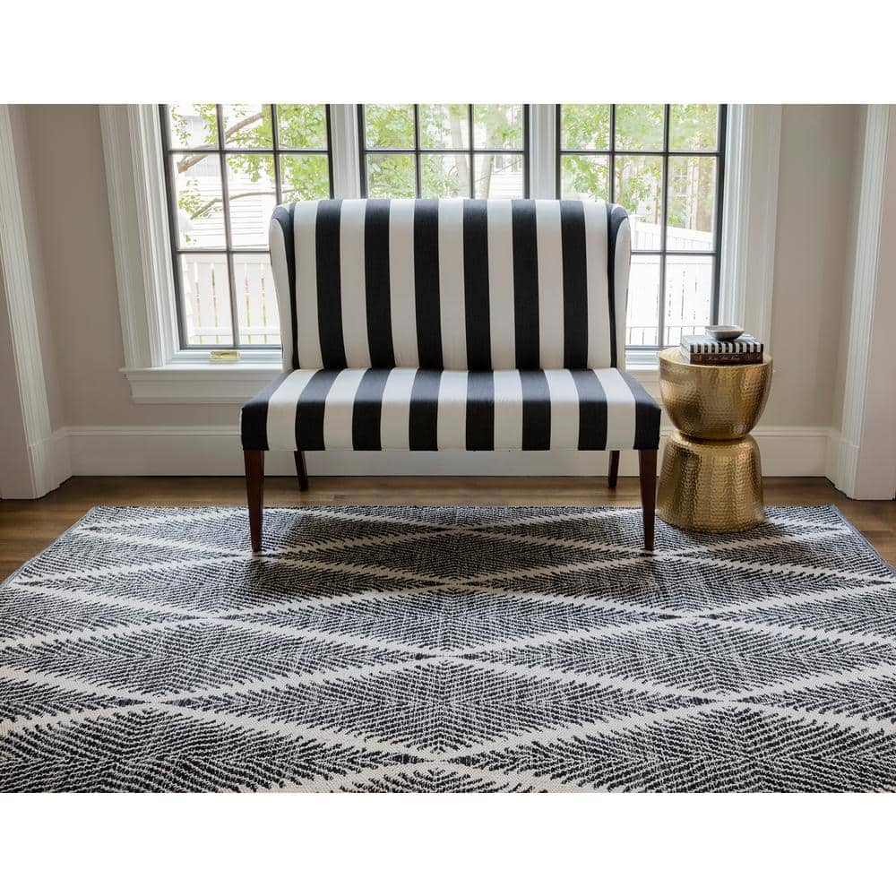 Handmade Black and Gray Diamond Geometric Rectangle Rug 6' x 9'