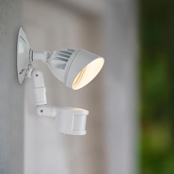 Maxxima 13-Watt 950 Lumens White Outdoor Integrated LED Exterior