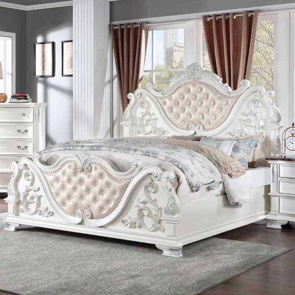 Furniture of America Florince Traditional White Wood Frame King Panel Bed with Tufted Headboard
