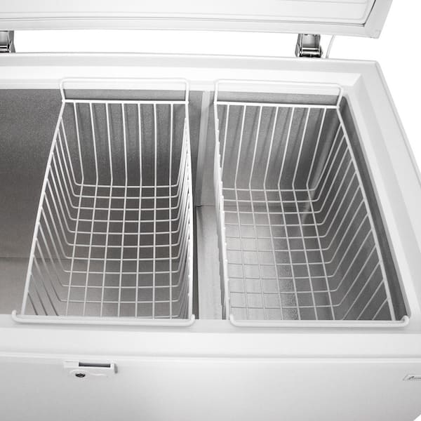 Avanti 17 cu. ft. Manual Defrost Chest Freezer in White Garage