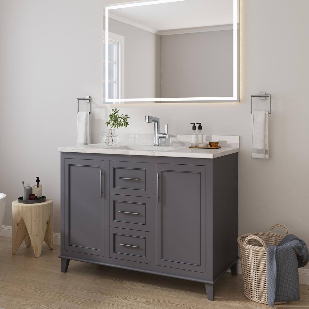 Chrome Single Hole Bathroom Faucet with Lever Handle