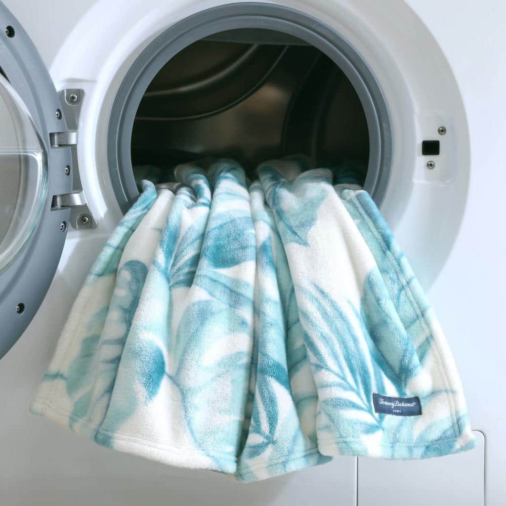 Waimea Bay Green Ultra Soft Plush Fleece Throw Blanket 50" x 70"