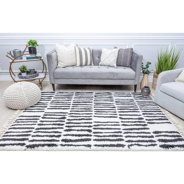 Bennett White Rain 2'6"x8' Modern Area Rug