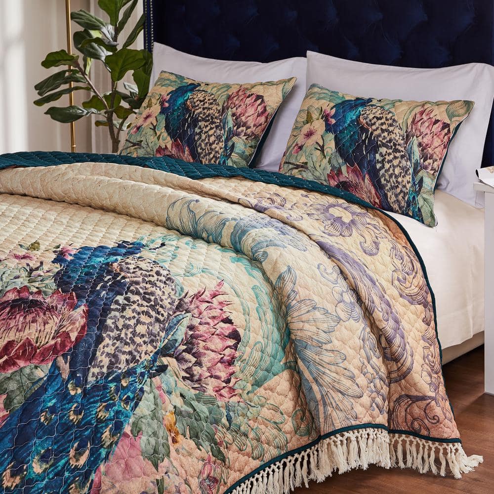 Full Black Microfiber Reversible Quilt Set with Graphic Detail