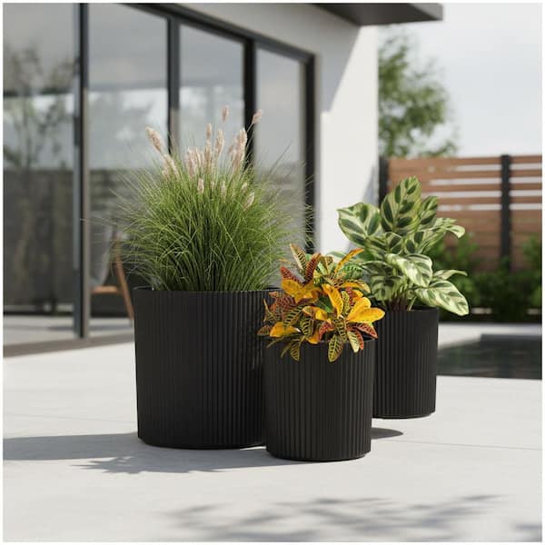 Serene Black 14 in. W x 14 in. H Plastic Indoor/Outdoor Planter