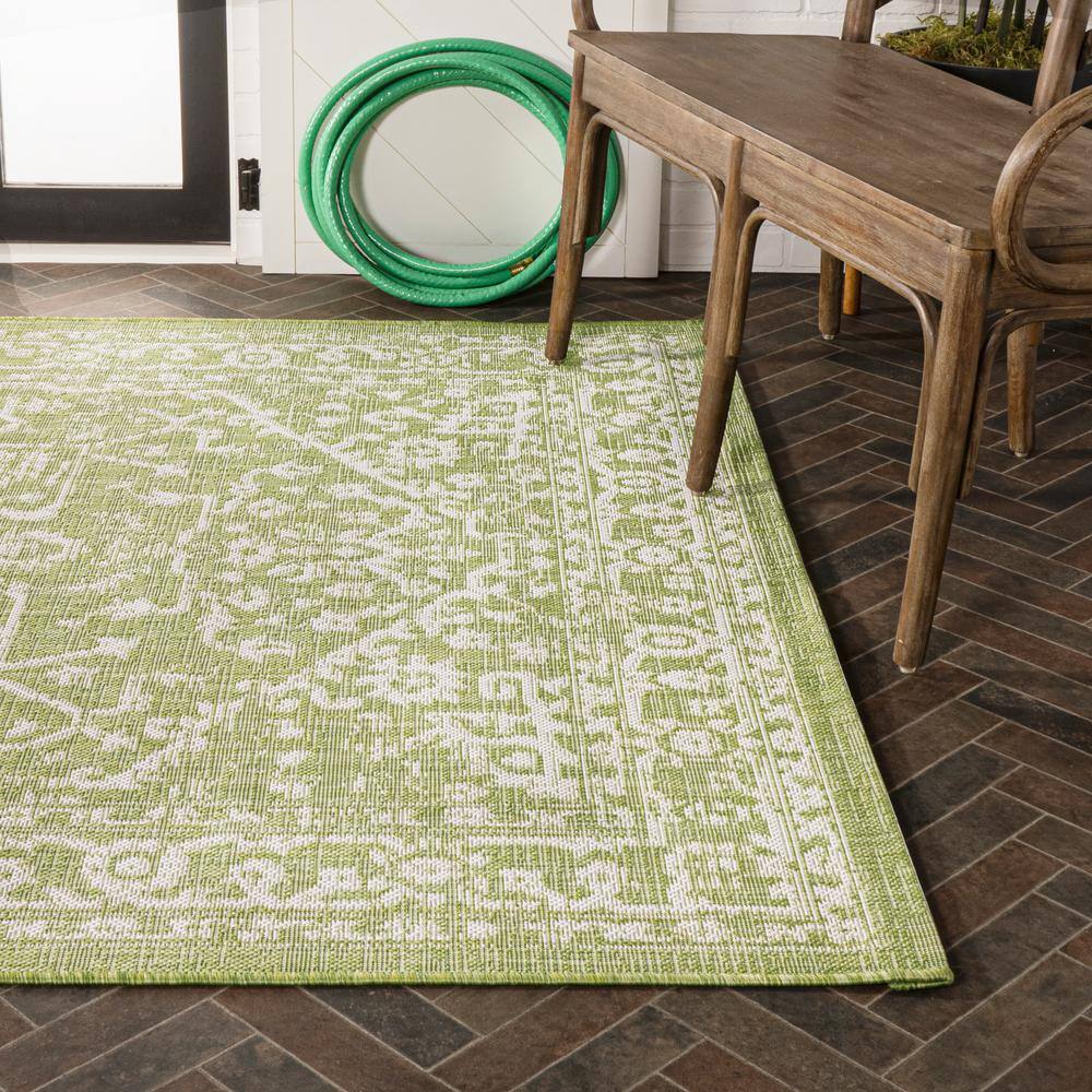 Green and Cream Synthetic Medallion Flat Woven Area Rug